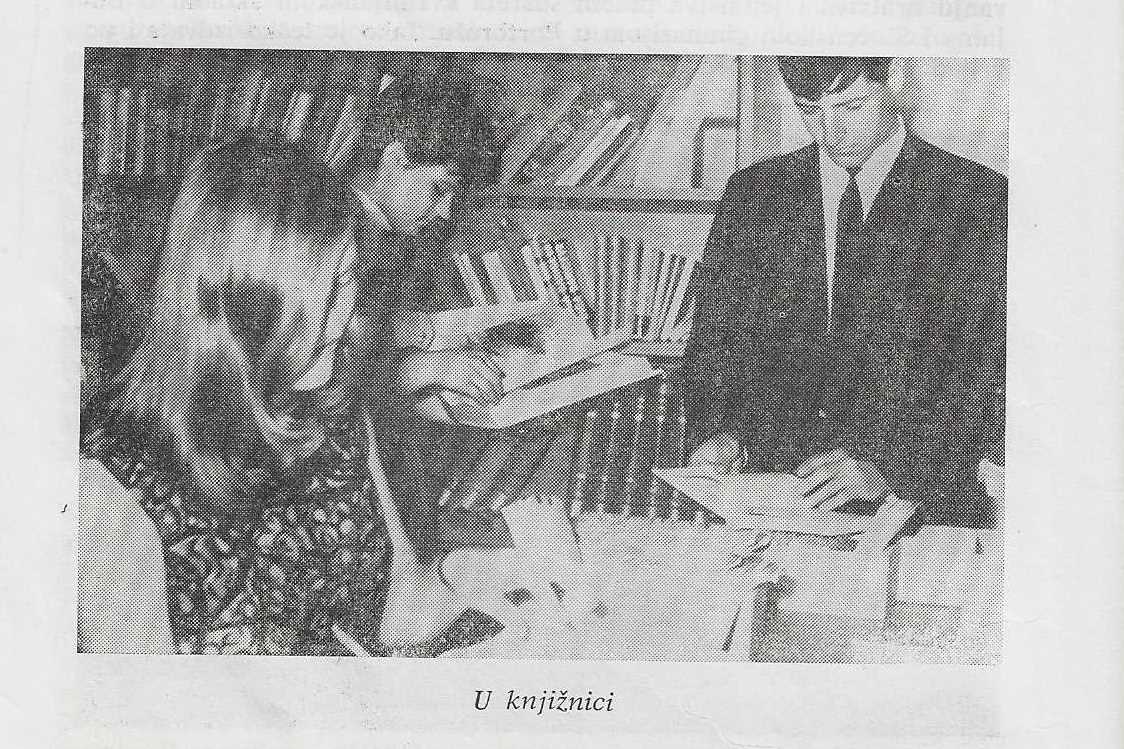 U knjižnici