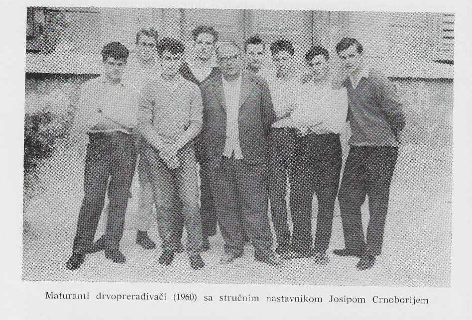 Maturanti drvopreradivaèi 1960. sa stručnim nastavnikom Josipom Crnoborijem