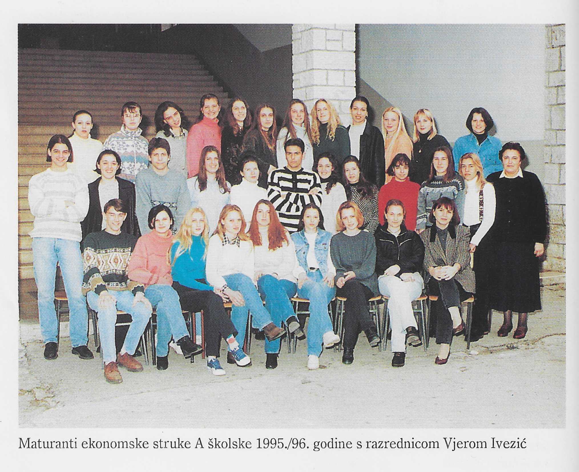 Maturanti prirodoslovno-matematičke gimnazije 1995./96. s razrednicom Gracijelom Germin
