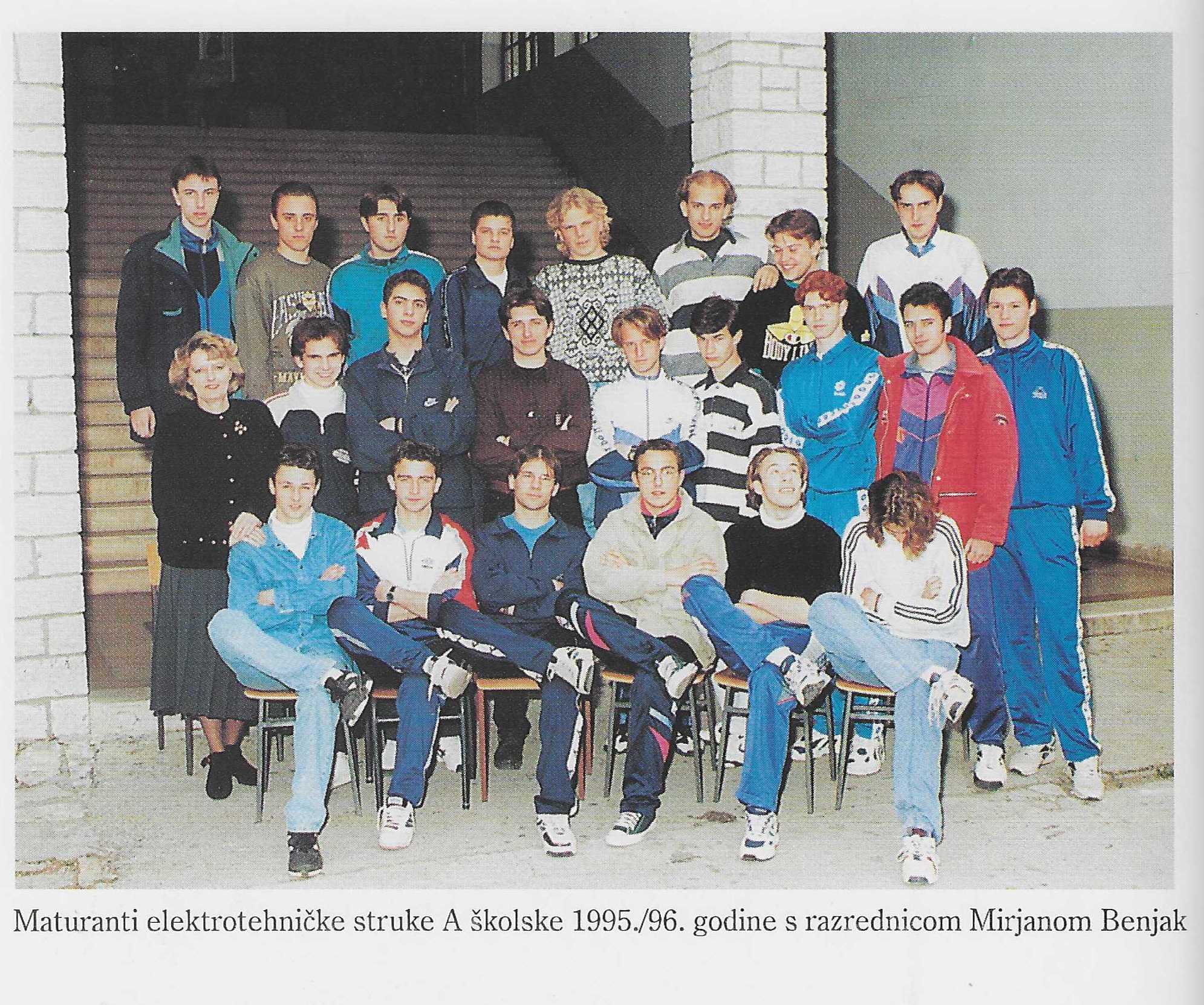 Maturanti opće gimnazije školske 1995./96. s razrednikom Ivanom Škorom
