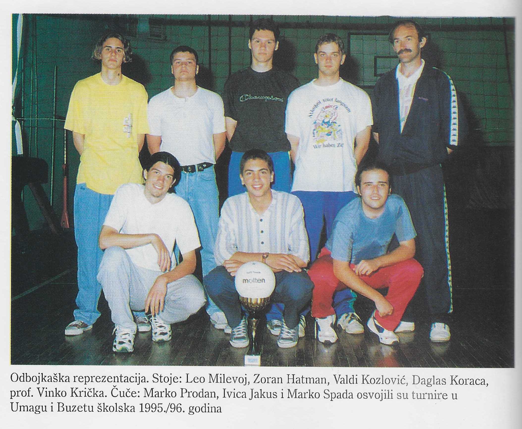 Odbojkaška muška reprezentacija — Leo Milevoj, Zoran Hatman, Valdi Kozlović, Daglas Koraca, prof. Vinko Krička, Marko Prodan, Ivica Jakus i Marko Spada