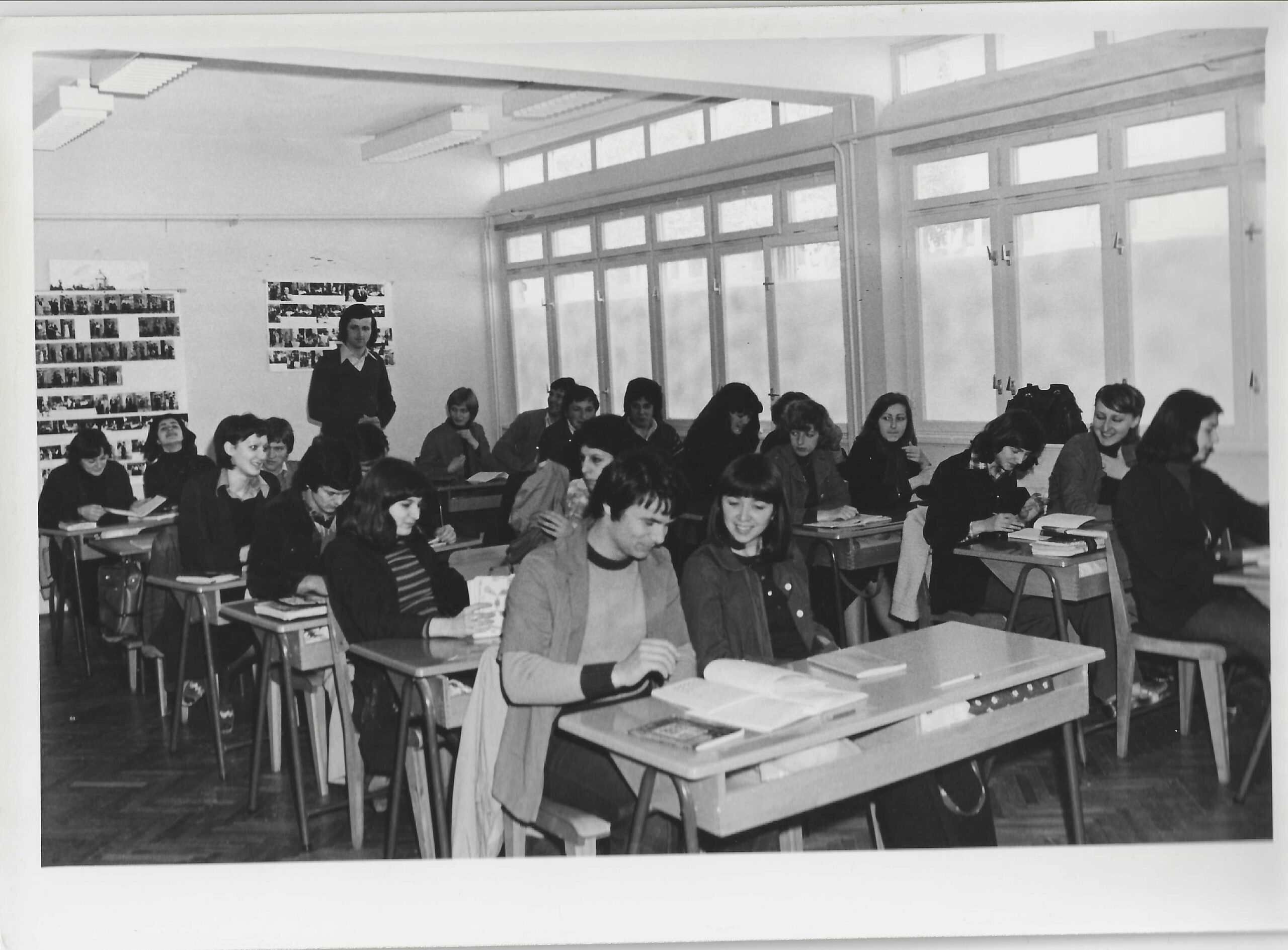 Stara fotografija škole